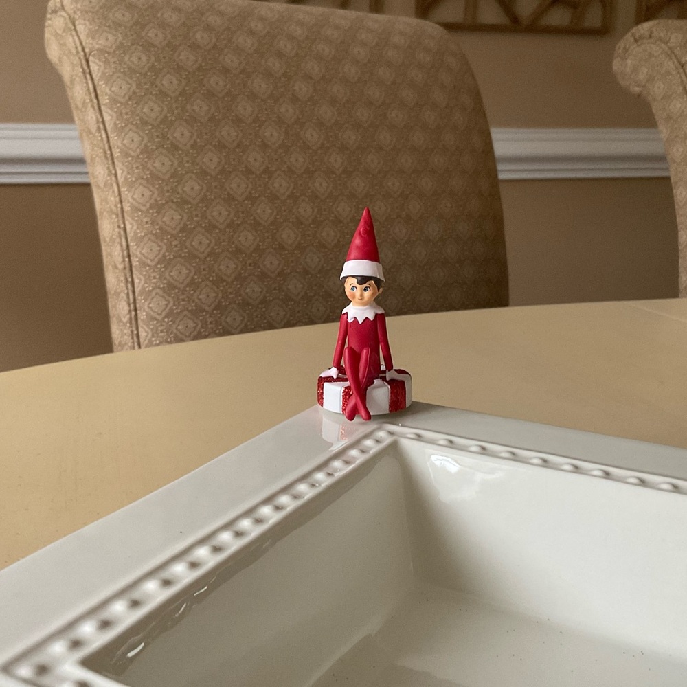 Elf On The Shelf With Peppermint Platter Decoration ❄️
